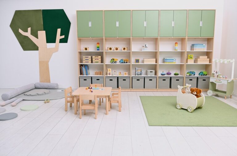 Mehr als nur Tische und Stühle: Wie die richtige Einrichtung die Entwicklung von Kindern fördert insGraf