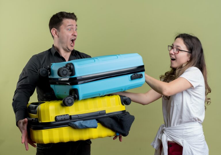 Reisetasche oder Koffer? Ein wissenschaftlicher Vergleich Reisetasche oder Koffer Ein wissenschaftlicher Vergleich