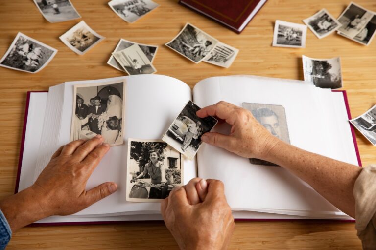 Alte Negative aus dem Familienarchiv: So erweckst du Fotos nach Jahren in der Kiste wieder zum Leben Alte Negative aus dem Familienarchiv So erweckst du Fotos nach Jahren in der Kiste wieder zum Leben