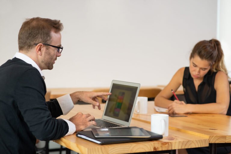 Wie Individuelle E-Learning-Entwicklung Die Mitarbeiterbindung Verbessert Wie Individuelle E-Learning-Entwicklung Die Mitarbeiterbindung Verbessert