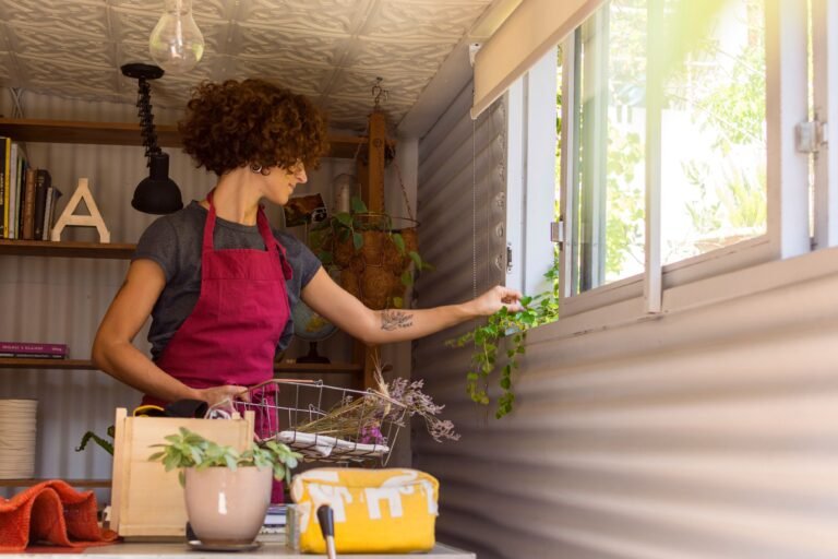 Wenn Küche und Terrasse zusammenrücken: So entsteht ein stimmiger Übergang in den Garten Wenn Küche und Terrasse zusammenrücken: So entsteht ein stimmiger Übergang in den Garten