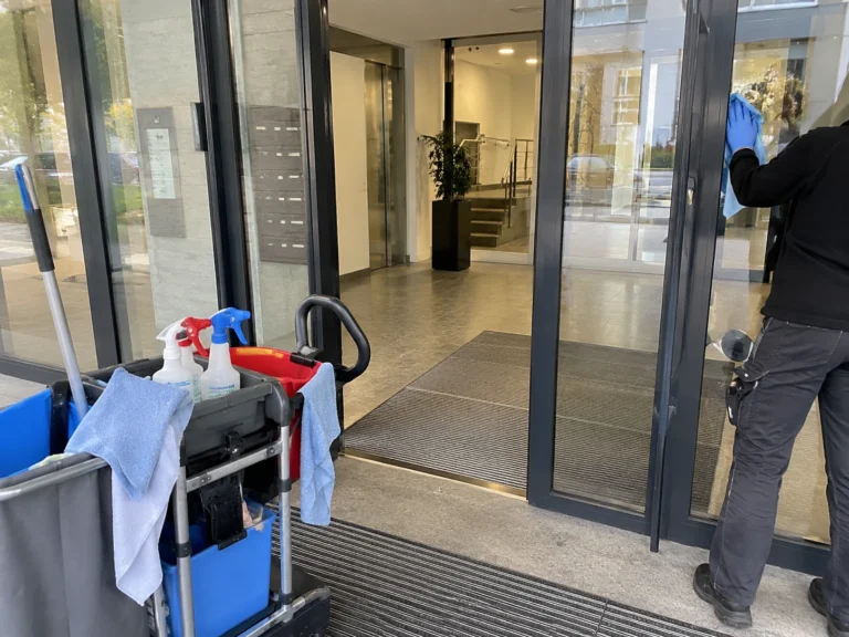 Gebäudereinigung in Hannover: Top 3 Anbieter im Vergleich Gebäudereinigung in Hannover Top 3 Anbieter im Vergleich