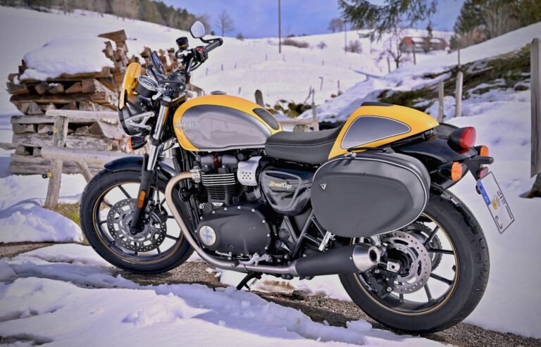 Motorrad einwintern: So übersteht dein Bike den Winter ohne Standschäden Motorrad einwintern So übersteht dein Bike den Winter ohne Standschäden